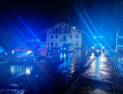 Verkehrsunfall mit eingeklemmter Person Oberndorf