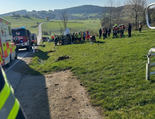 Verkehrsunfall mit eingeklemmter Person Rehberg